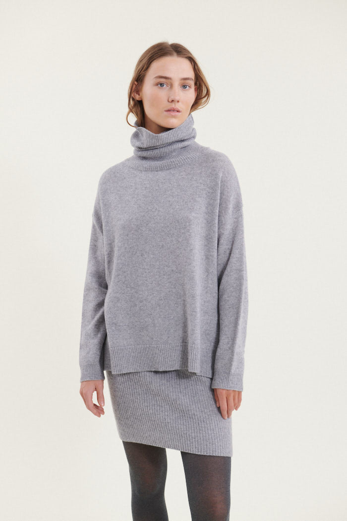 Basic Apparel Lise Short T-Neck Sweaters 318 Light Grey Mel.